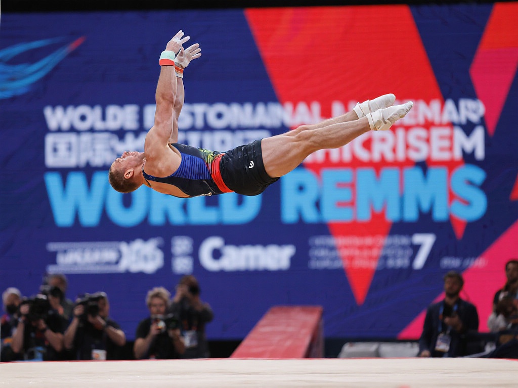 100-108！快船喜获大礼包，重返前十希望大增，哈登命途多舛！